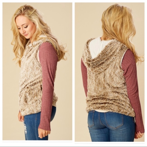 NWOT Altar’d State Faux Fur Hooded Sherpa Vest S - Picture 2 of 9